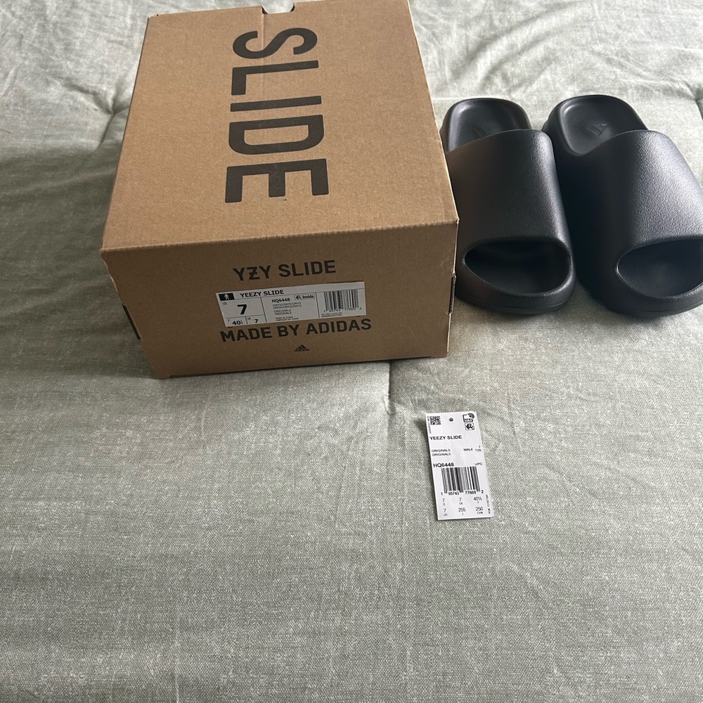 YEEZY size 7 slides NWT